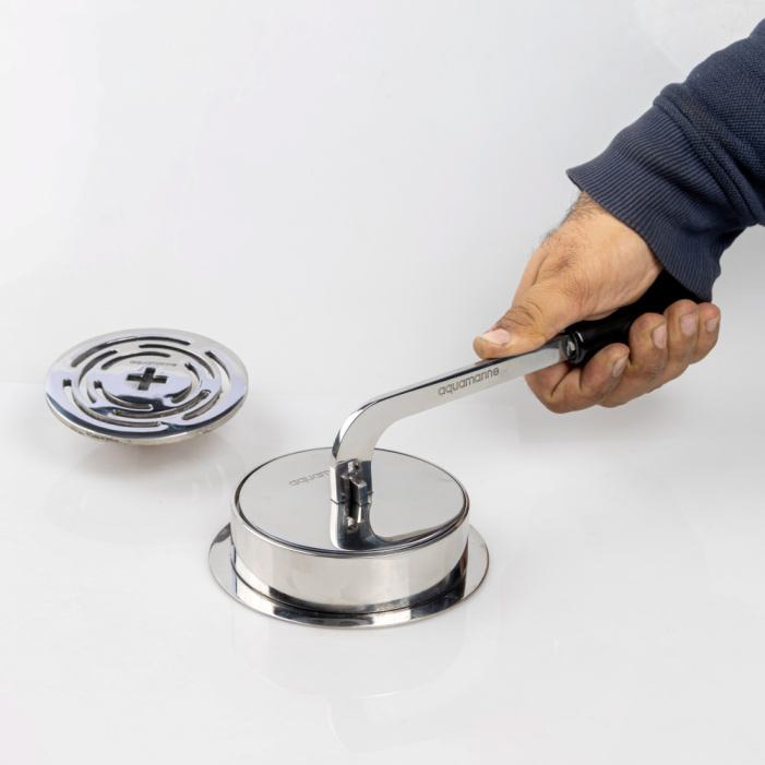 نقد و بررسی تخصصی کفشور آپشنال استخری استیل آکوامارین مدل Open closed نقد و بررسی تخصصی کفشور آپشنال استخری استیل آکوامارین مدل Open closed