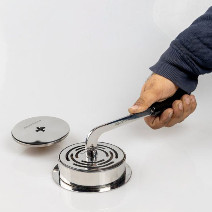 نقد و بررسی تخصصی کفشور آپشنال استخری استیل آکوامارین مدل Open closed نقد و بررسی تخصصی کفشور آپشنال استخری استیل آکوامارین مدل Open closed